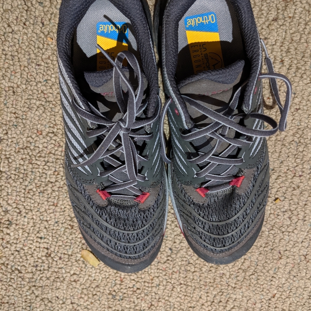 Trail running shoes